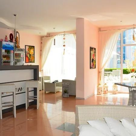 Rose Garden Hotel 4*