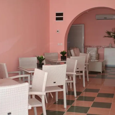 Rose Garden Hotel 4*