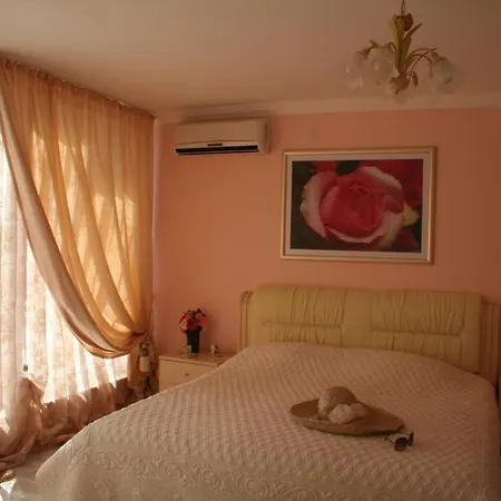Hotel Rose Garden