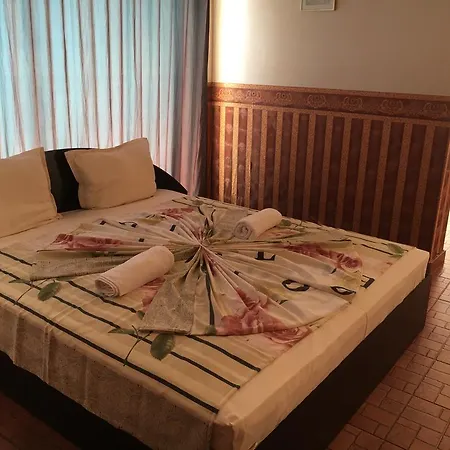 Rose Garden Hotel 4*
