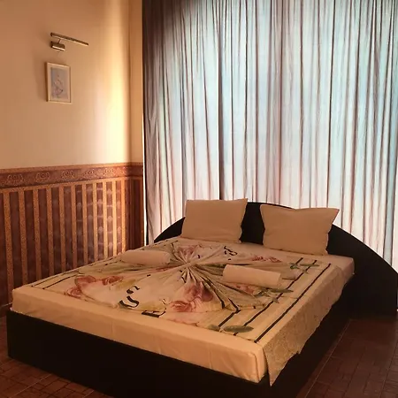 Rose Garden Hotel